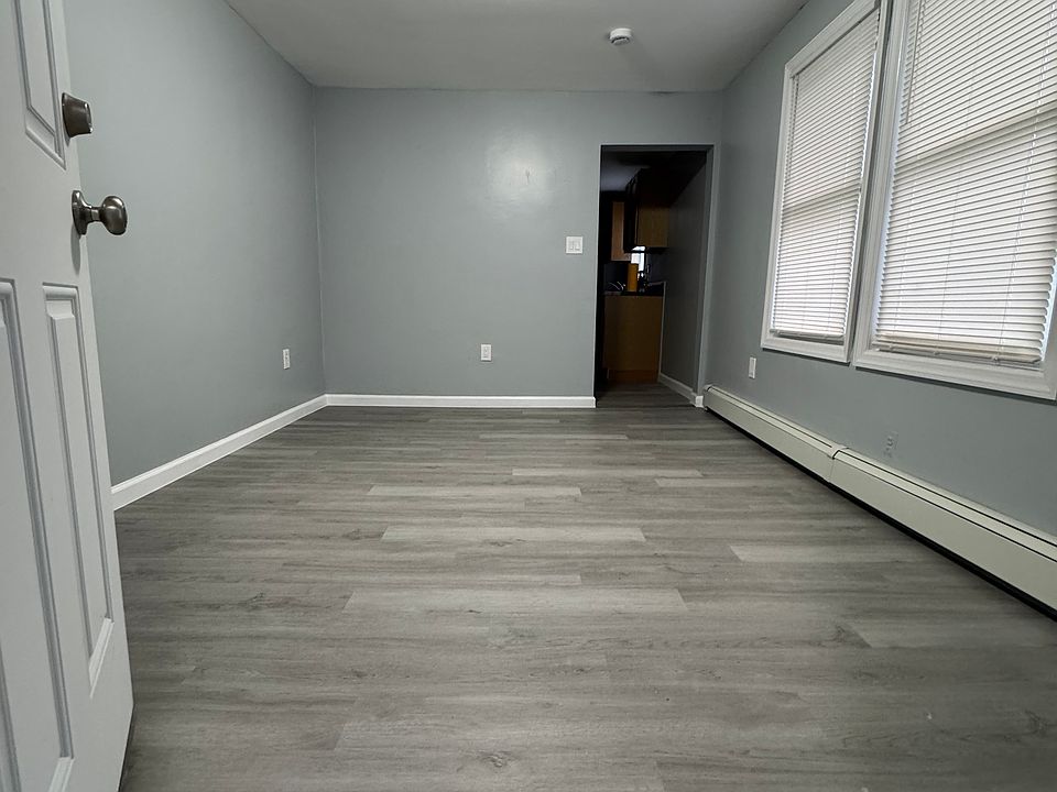 1st image of 164 Chapman St Floor 2