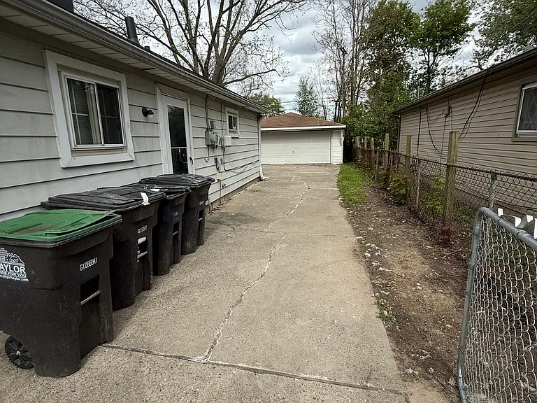 6383 Princess St — Photo 14