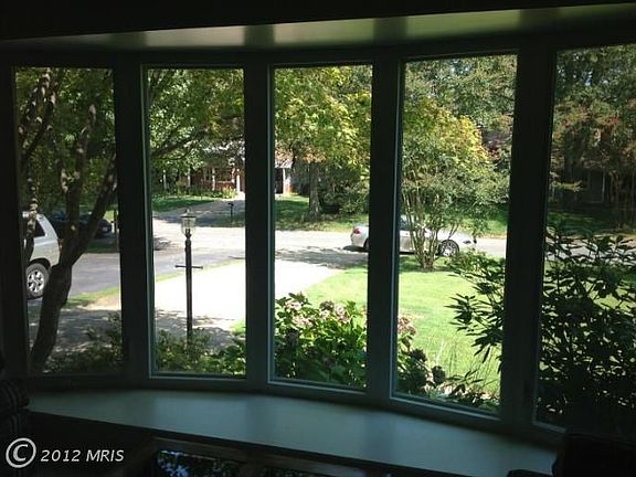 4th image of 1111 Gladstone Pl