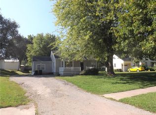 904 W Main St, Savannah, MO 64485