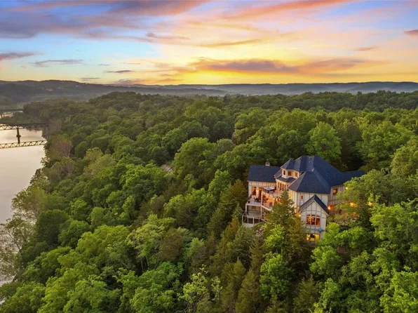 144 Crescent Bluff Dr, Eureka, MO 63025