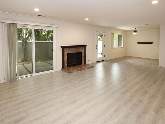 4th image of 1702 Dolphin Dr