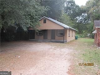 2nd image of 825 Cotton Ave