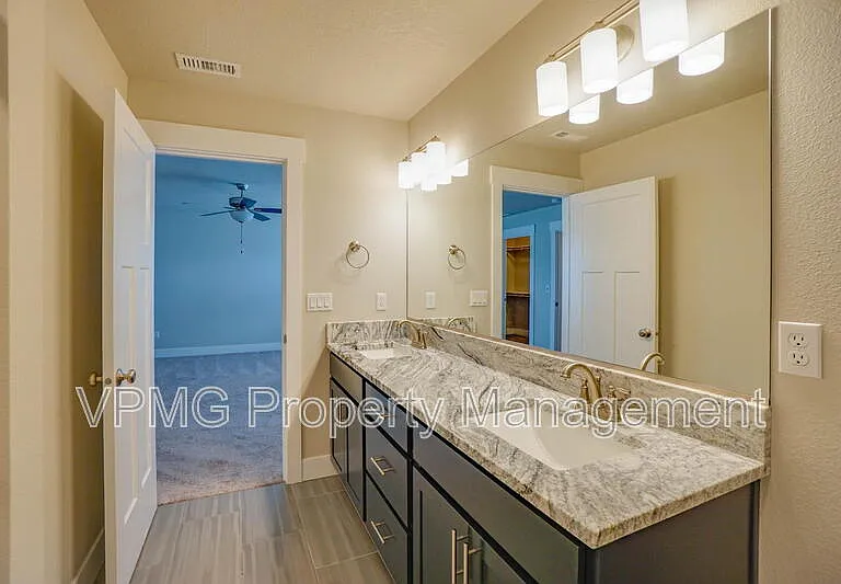2928 NW 16th St — Photo 35