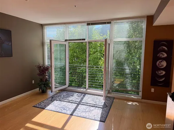 17 W Mercer Street #207, Seattle, WA 98119