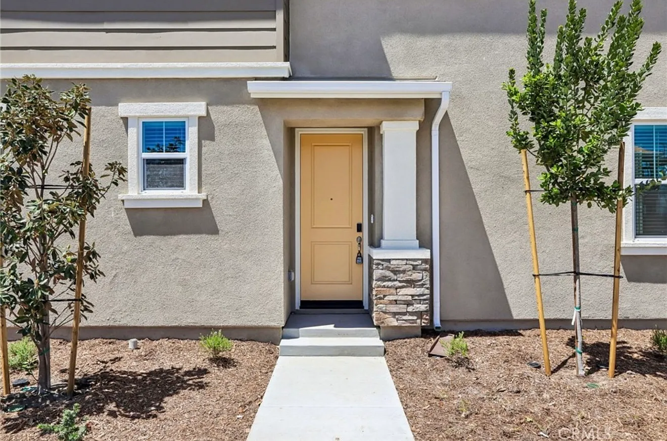 4 bed, 1865 sqft, $3,549 — Photo 2