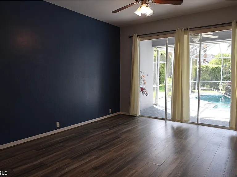 563 Chamonix Ave S — Photo 11
