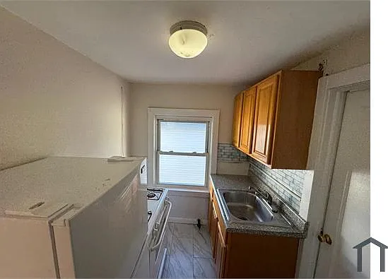 872-874 S 15th St #3 — Photo 1