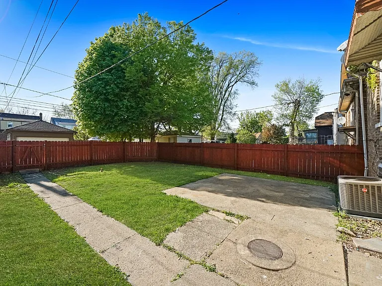 1532 Lombard Ave — Photo 23