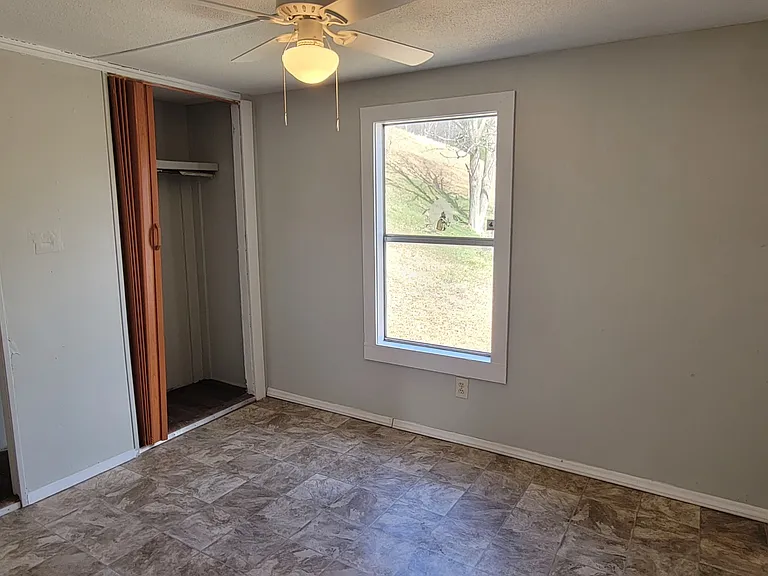 115 Linden Ln — Photo 12