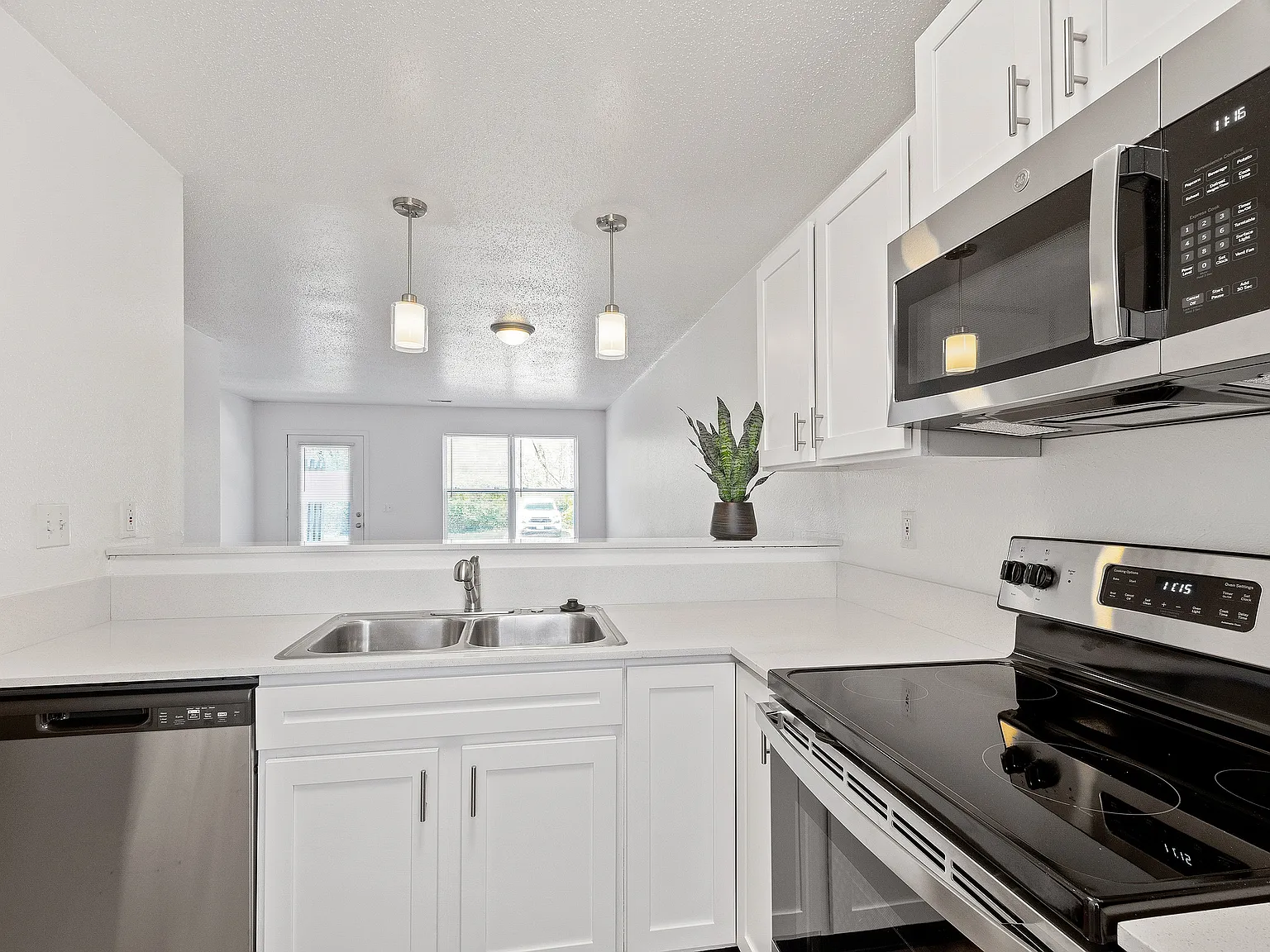ReNew Edwardsville Apartment Collection — Photo 3