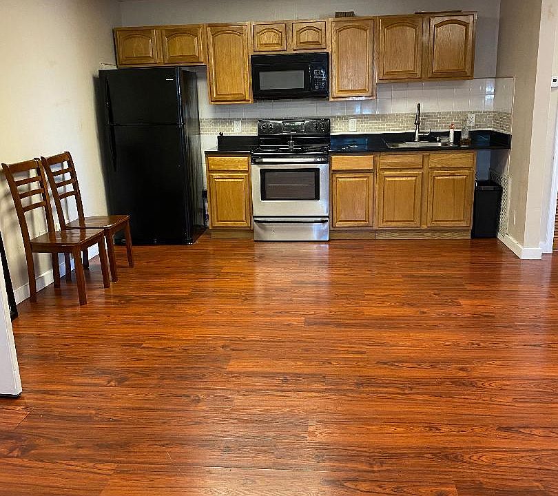 1st image of 17 James St Suite 9