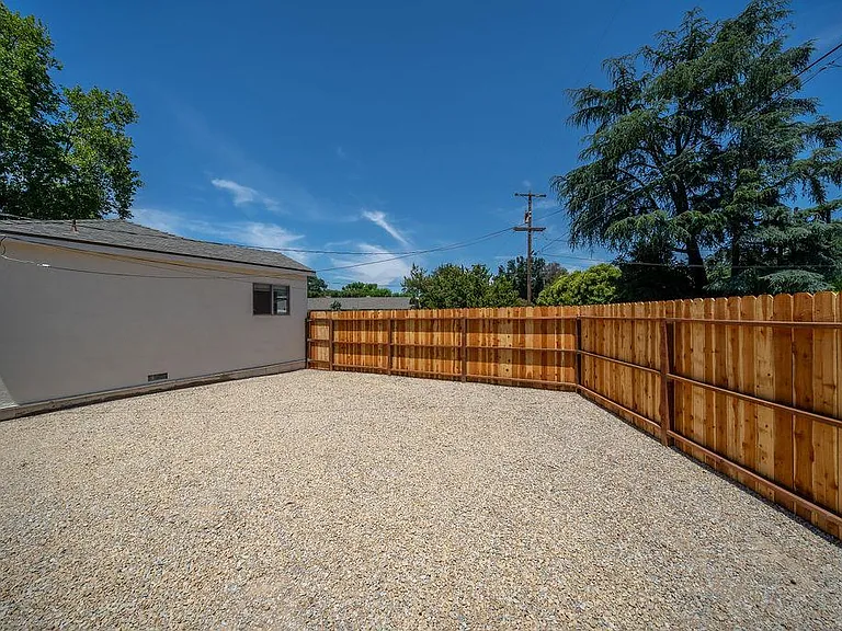 5480 Capistrano Ave #8 — Photo 21