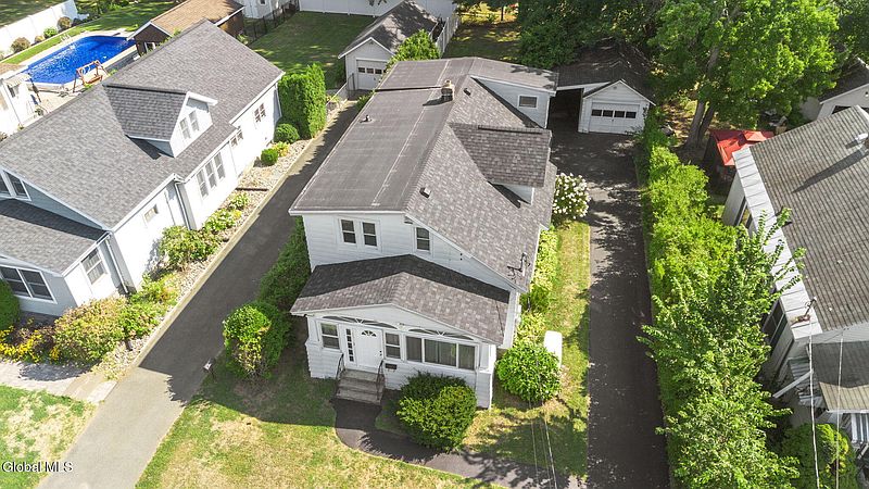 3rd image of 3 Maple Avenue