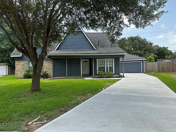 2nd image of 2523 Castle Pl