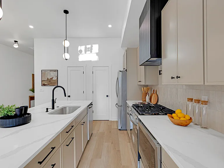 1025 Churchman Ave — Photo 9