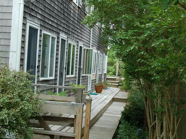 233 Bradford St APT 2, Provincetown, MA 02657