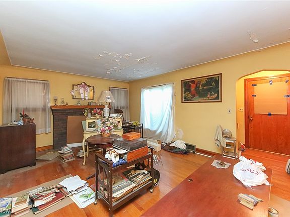 4th image of 63 W Heights Ave
