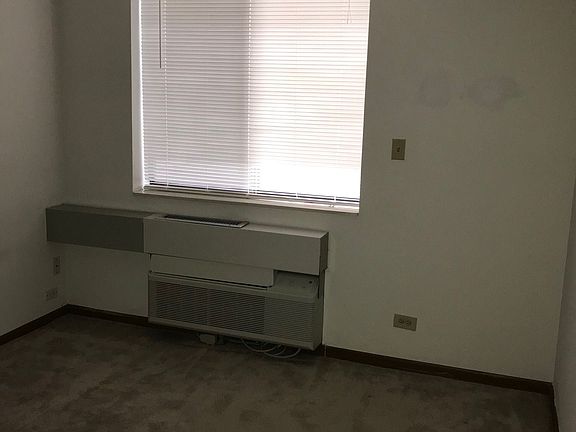 5th image of 75 Kristin Cir Unit 106
