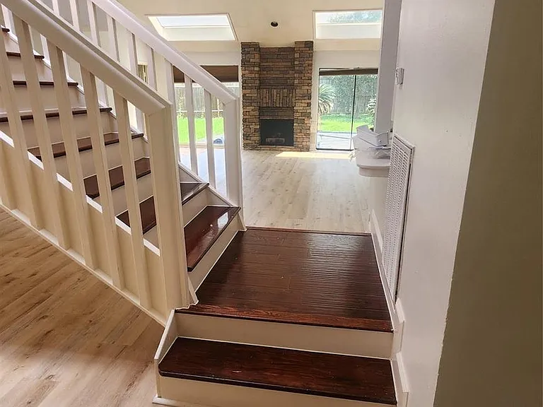 2127 Manor Green Dr — Photo 11