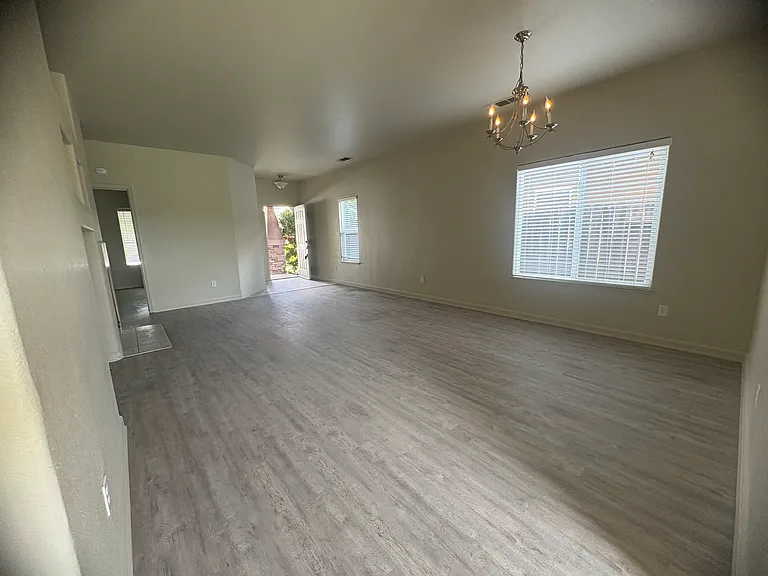614 Mosburg Loop — Photo 4