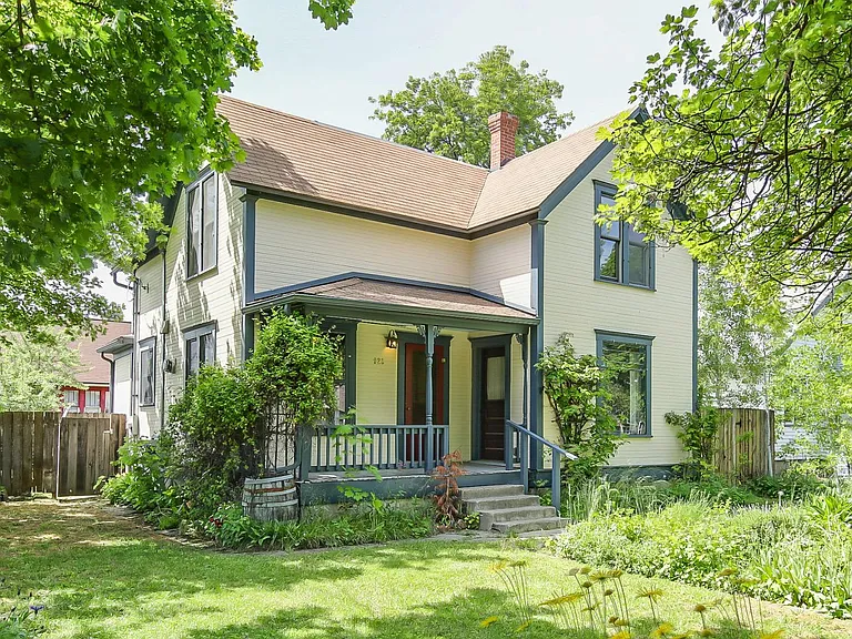 923 S Jefferson St — Photo 2