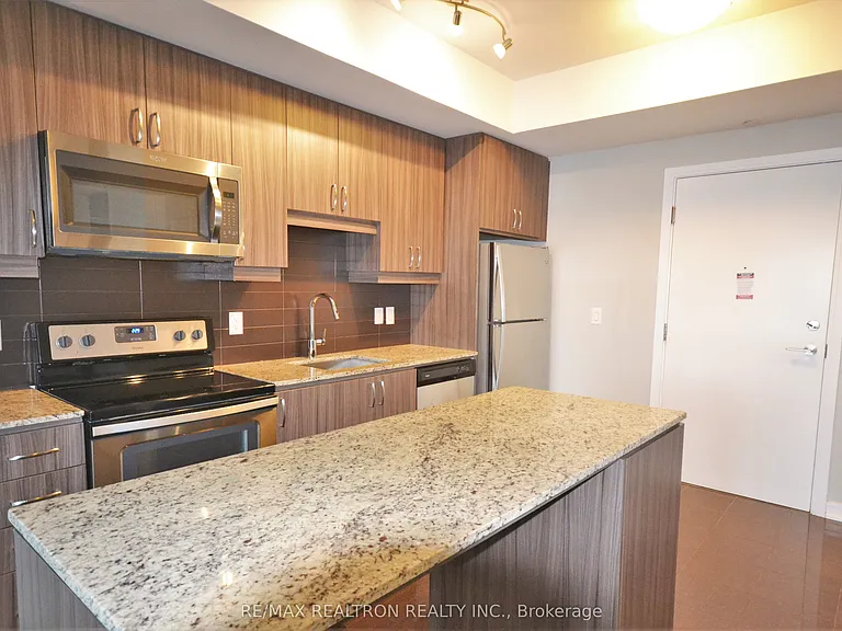 9201 Yonge St #703 — Photo 13