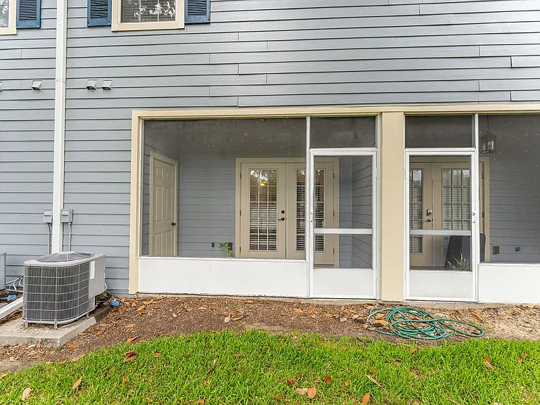 2980 SW 35th Pl #101 — Photo 18