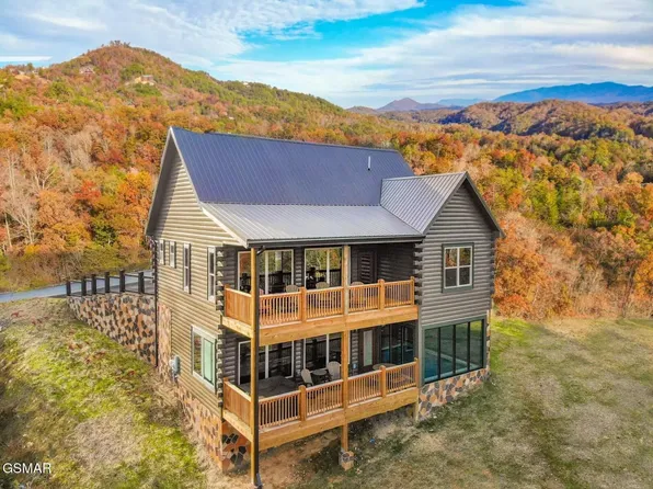 1740 Angela Starr Dr, Sevierville, TN 37876