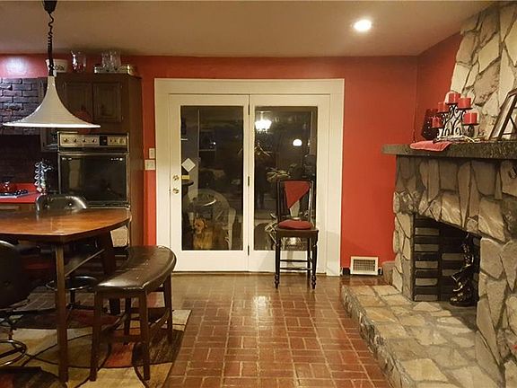 5th image of 66 Mayville Ave