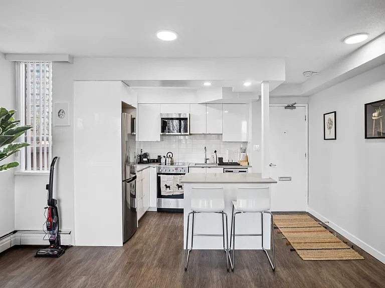 1251 Jervis St — Photo 47