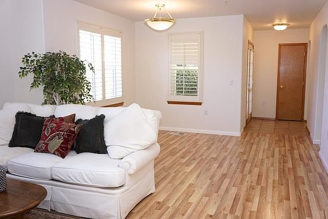 1st image of 922 Mountain Meadows Cir
