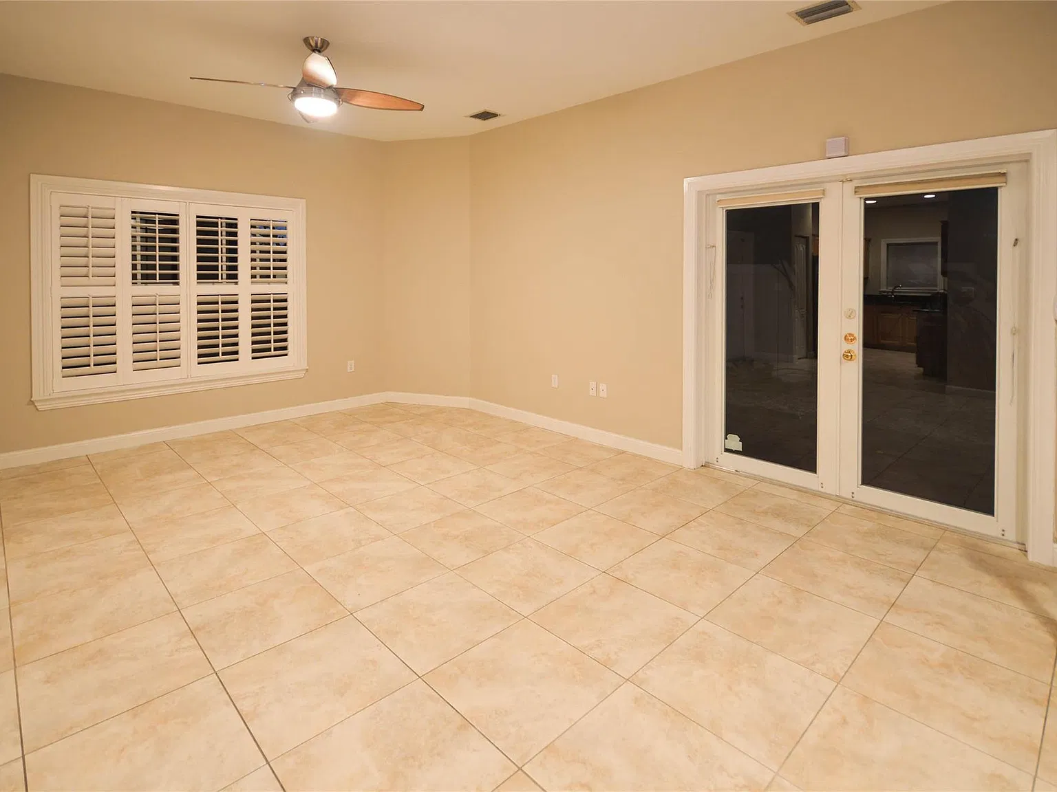 2 bed, 2.5 bath, 700 sqft, $3,200 — Photo 4