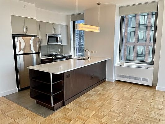 4th image of 312 11th Ave APT 31C