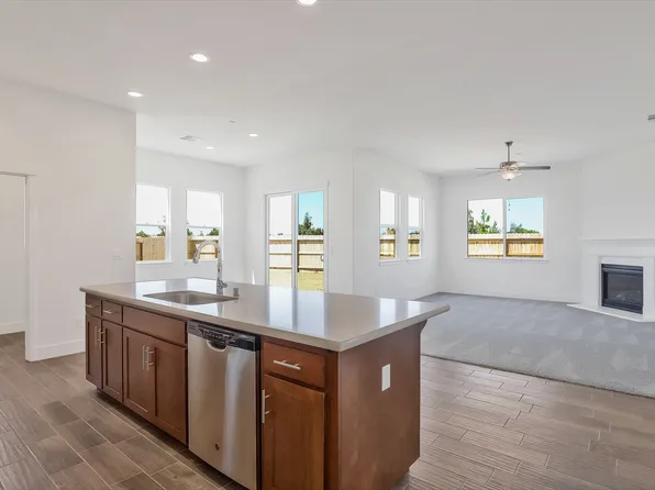 1104 Basalt Dr, Los Banos, CA 93635