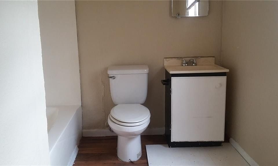 2nd image of 116 Marshall St
