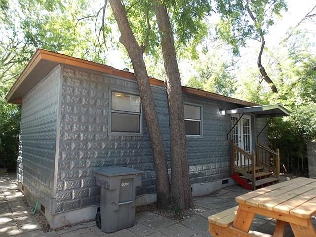 1st image of 1303 Kinney Ave #B