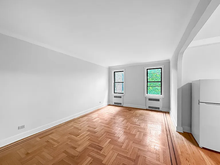 1685 E 5th St #5H — Photo 5