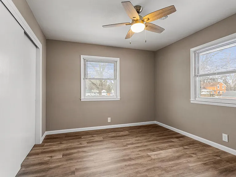 305 N Elizabeth St — Photo 24