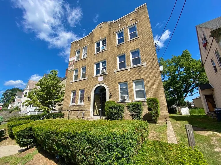 46 Grace St — Photo 16