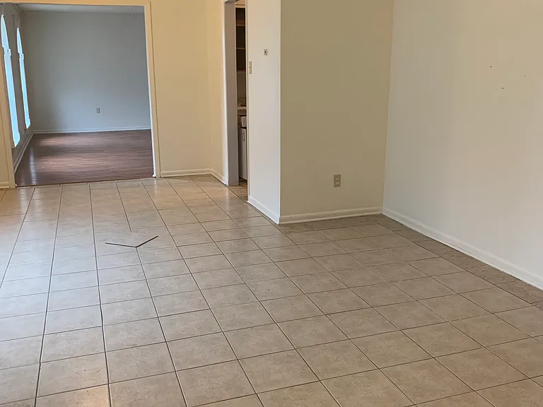 909 Tammy Dr — Photo 1