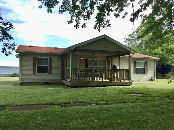 2667 Church St, Clinton, IL 61727