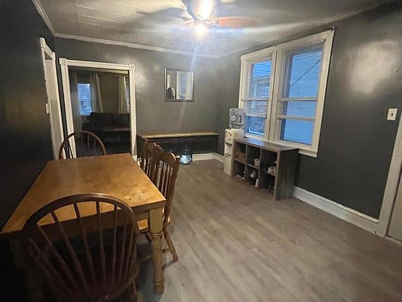 3rd image of 210 Broadway