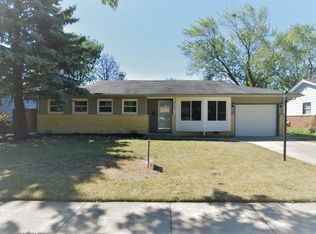 517 Brynhaven St, Elk Grove Village, IL 60007