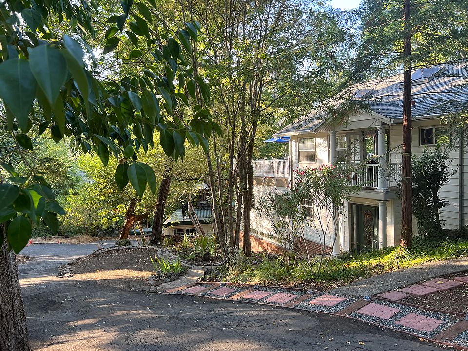 view of home from street, extra long driveway with off street parking for 4-5 cars