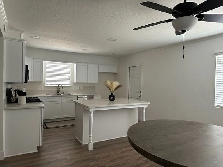 2059 E Ash Ave — Photo 2