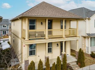 3913 Andover Ave, Auburn Hills, MI 48326