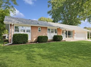 370 Flagstaff Ln, Hoffman Estates, IL 60169