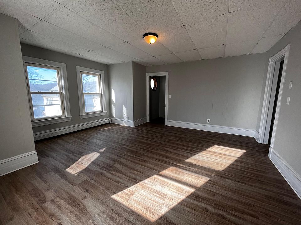 1st image of 20 Clove Ave #3