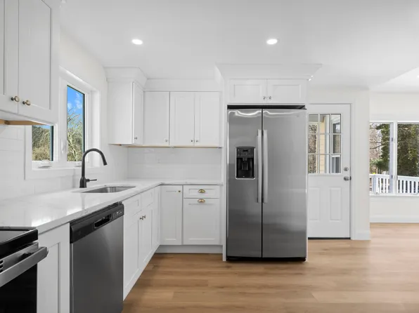 45 Old Colchester Road, Waterford, CT 06375